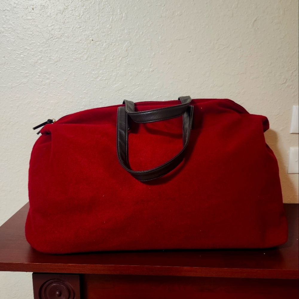 Truly big & beautiful burgundy no brand travel bag